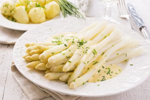 Witte asperges koken